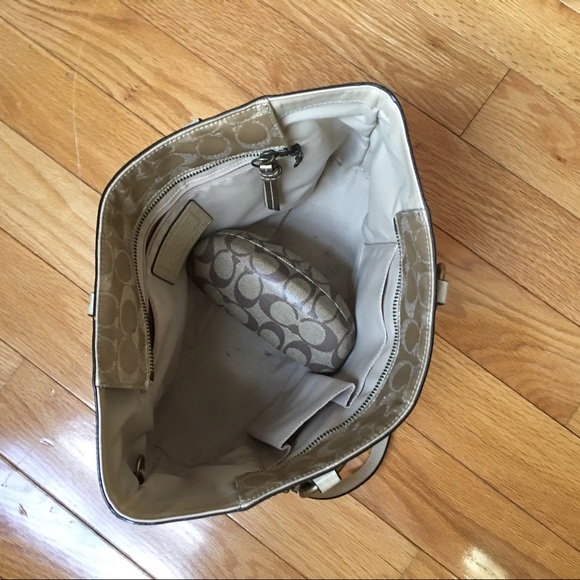 Coach Gold Purse With Metallic Sparking Logo - Picture 4 of 9